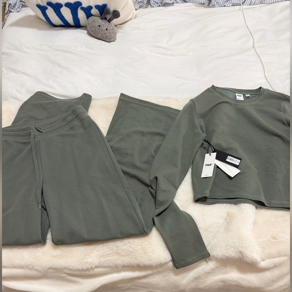 aritzia TNA wafflex set